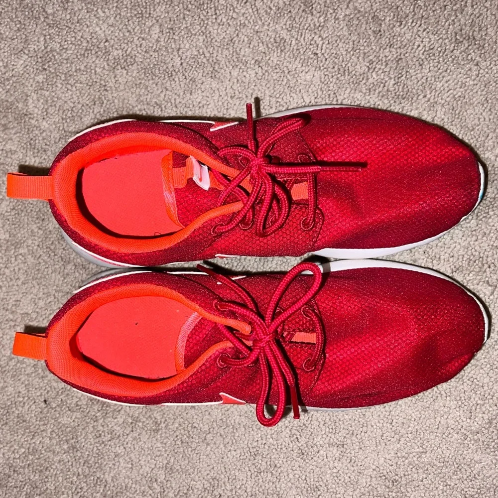 NIKE GS ROSHE RUN RED AND ORANGE - Picture 3 of 6